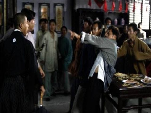 现在中国的年轻人,对待日本人,有很多种不同的