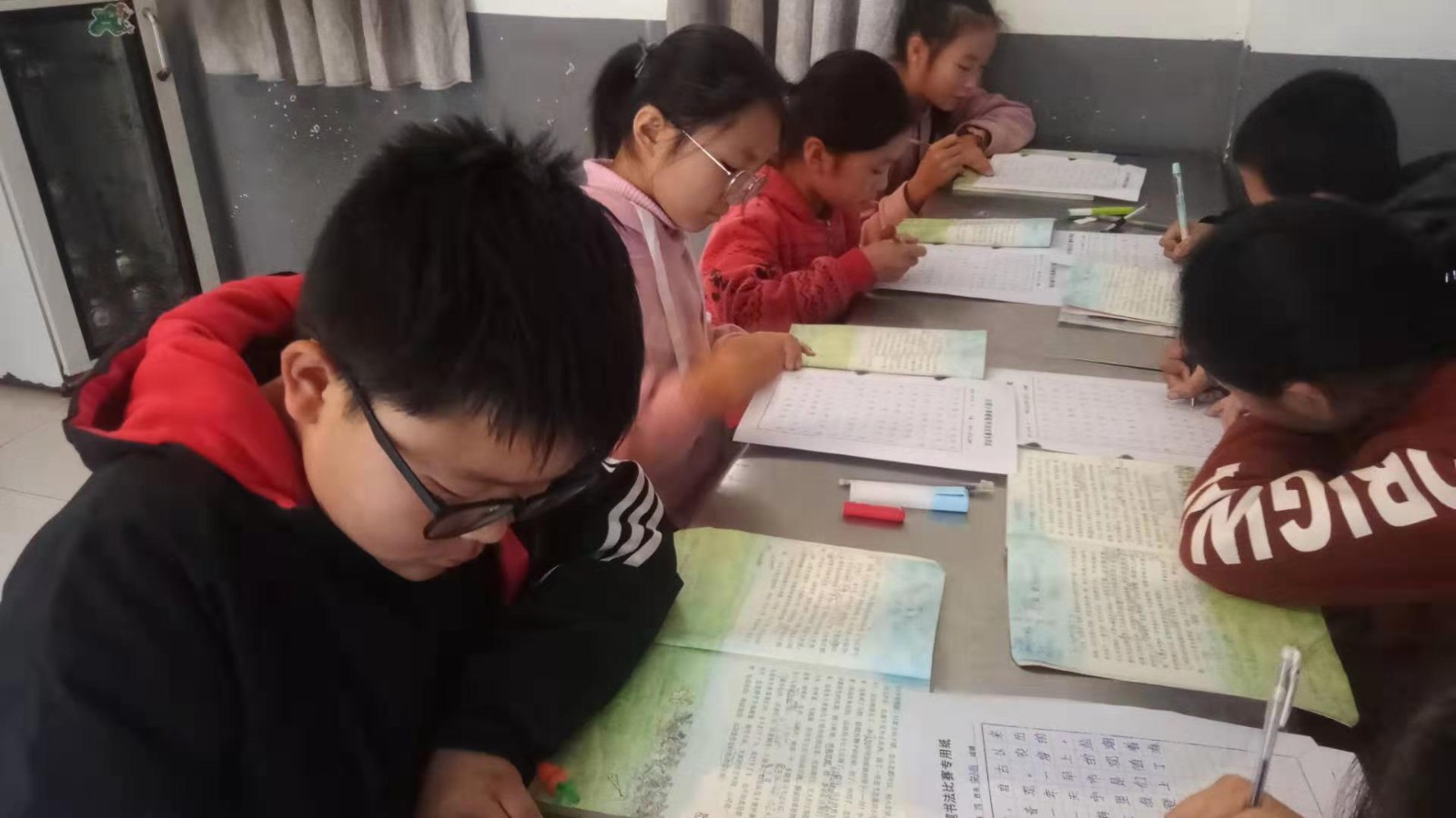 西峡县桑坪镇北湾小学 让书法瑰宝在这里传承和发扬(图1) 西峡县桑坪镇北湾小学 让书法瑰宝在这里传承和发扬(图1)