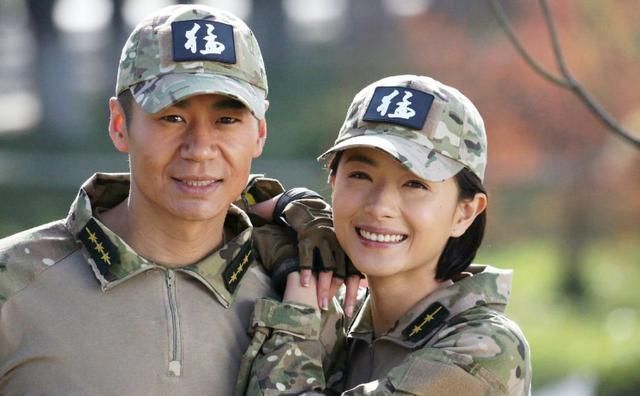 两人同演《火凤凰》走红,今一人经典无数,她有