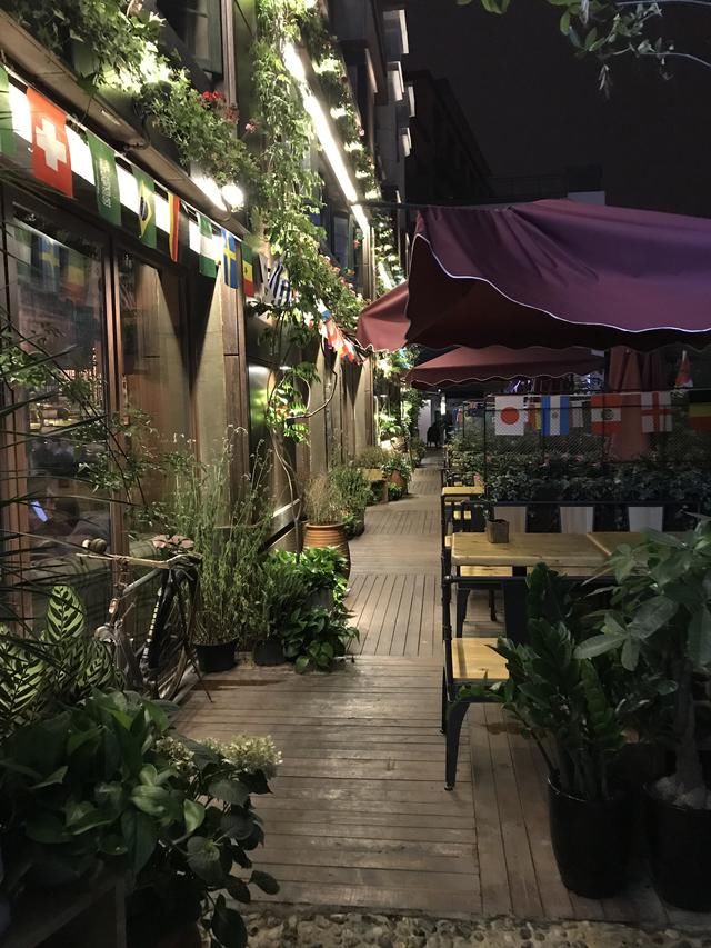 2018世界杯第一大冷门诞生,那么看看伪球迷是