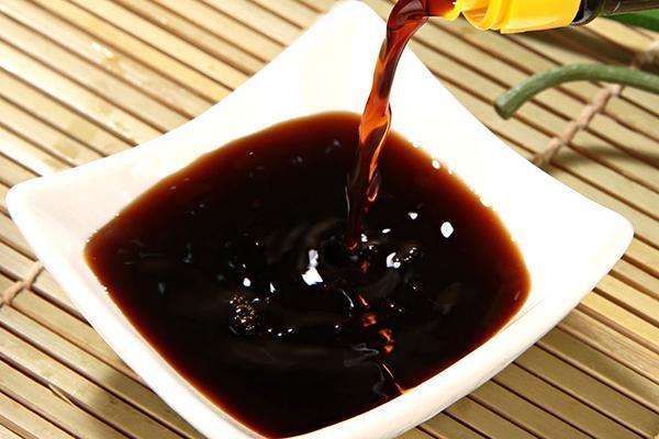 花生放到醋里泡水喝,三高降了,白发没了,连皱纹