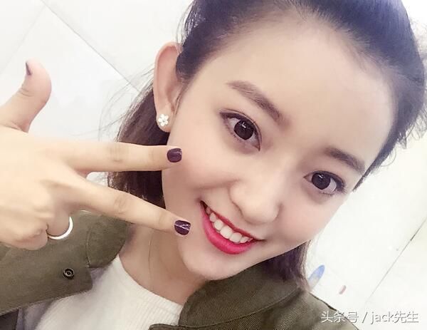 网络评选最美90后明星校花,她曾力压章泽天一