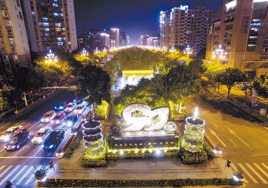 泉州"刺桐之光"绽放犹如"金飘带"点亮夜晚古城之美