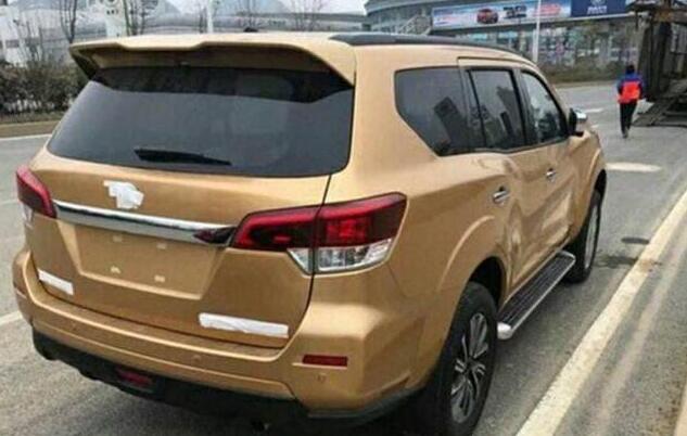 日产终于爆发了,人称"小途乐"车长4米9,比普拉多霸气,仅1