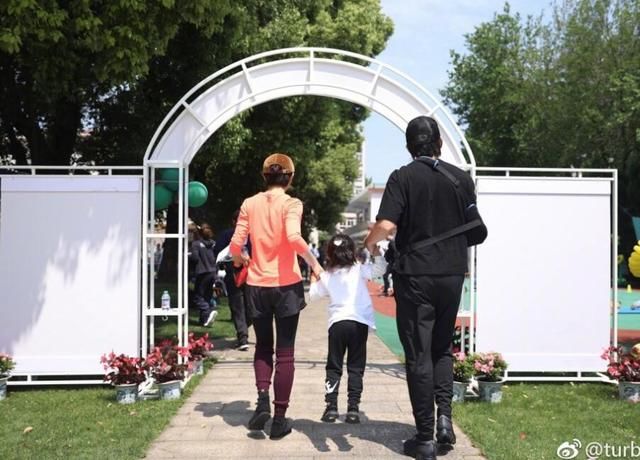 女儿早产黎明没办法去医院探望妻女,发长文斥