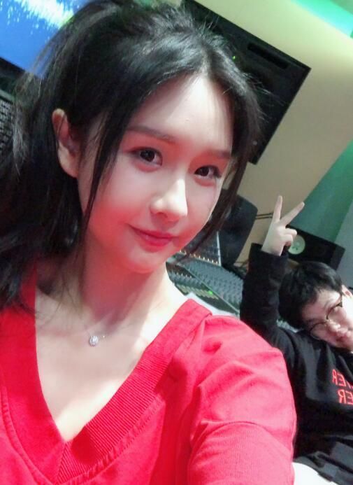 详细讲解为何有粉丝说斗鱼女流姐直播间贵族比