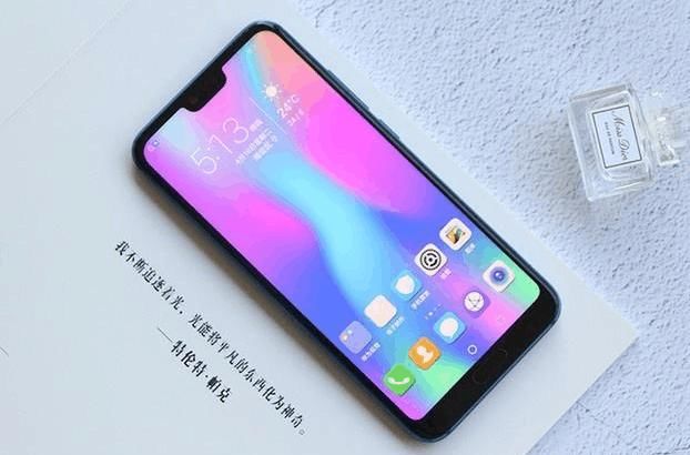 为什么iPhoneX能做到完全没有下巴,小米8却做