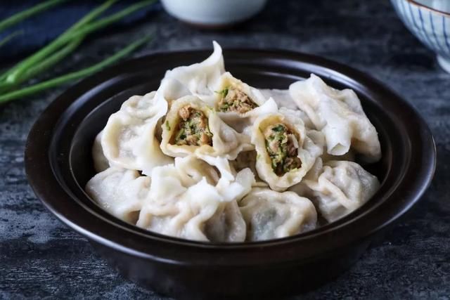 春季它做饺子馅儿不用剁菜,切切拌拌满嘴鲜香