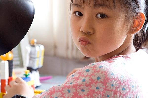 福建初三男生教室内刺死女生对孩子无理要求,