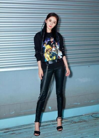 皮裤是时尚黑洞?时尚教主杨幂教你如何驾驭