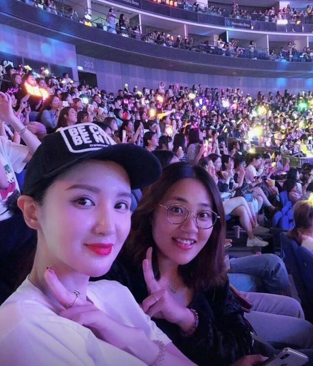 t上海见面会:陆定昊林超泽台下应援,女星张萌是