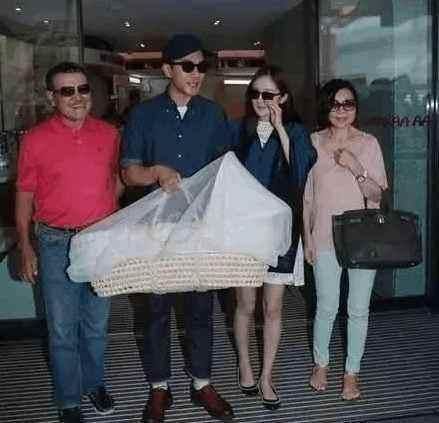 杨幂和baby产后立刻复出拍戏,她却专心用四年