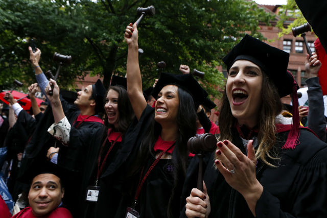 哈佛大学为何取消这些新生入选资格?