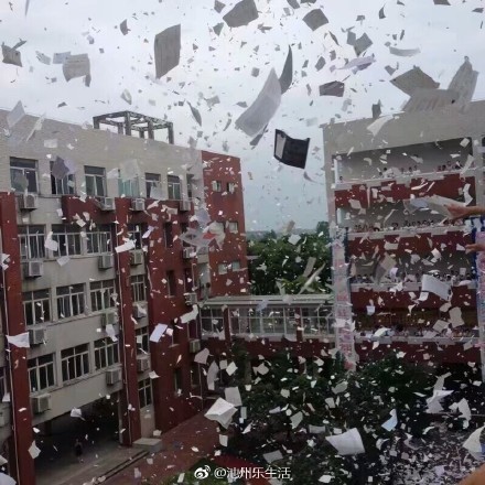 撕书喊楼撩学妹!高考减压成