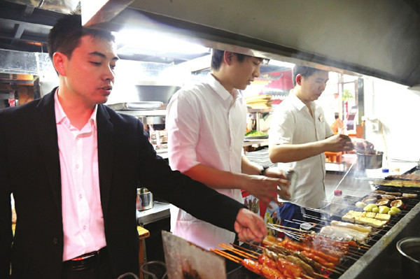 "我不比别人聪明 而是能吃苦"--走近大圣烧烤创始人侯磊