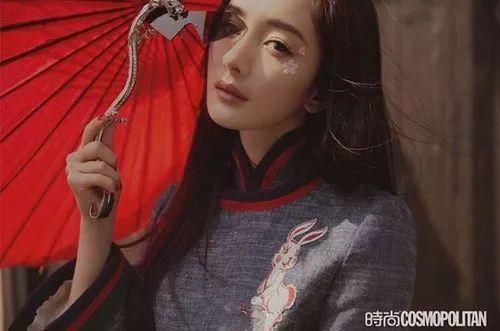 杨幂最新杂志照依然只露半张脸,为了好看居然