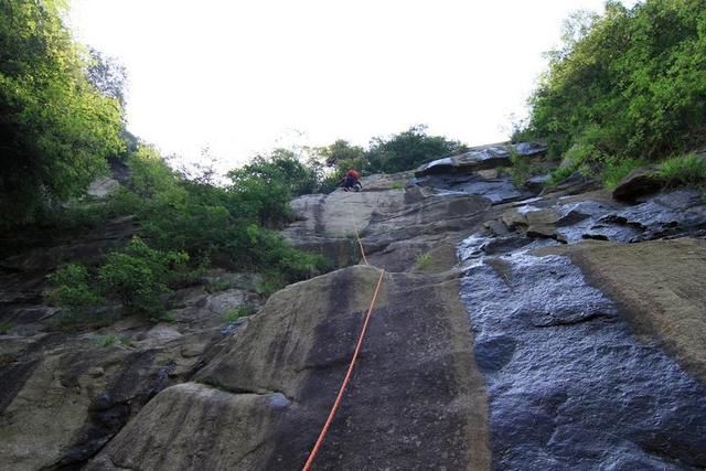 鲁山狼道技术登山穿越纪实