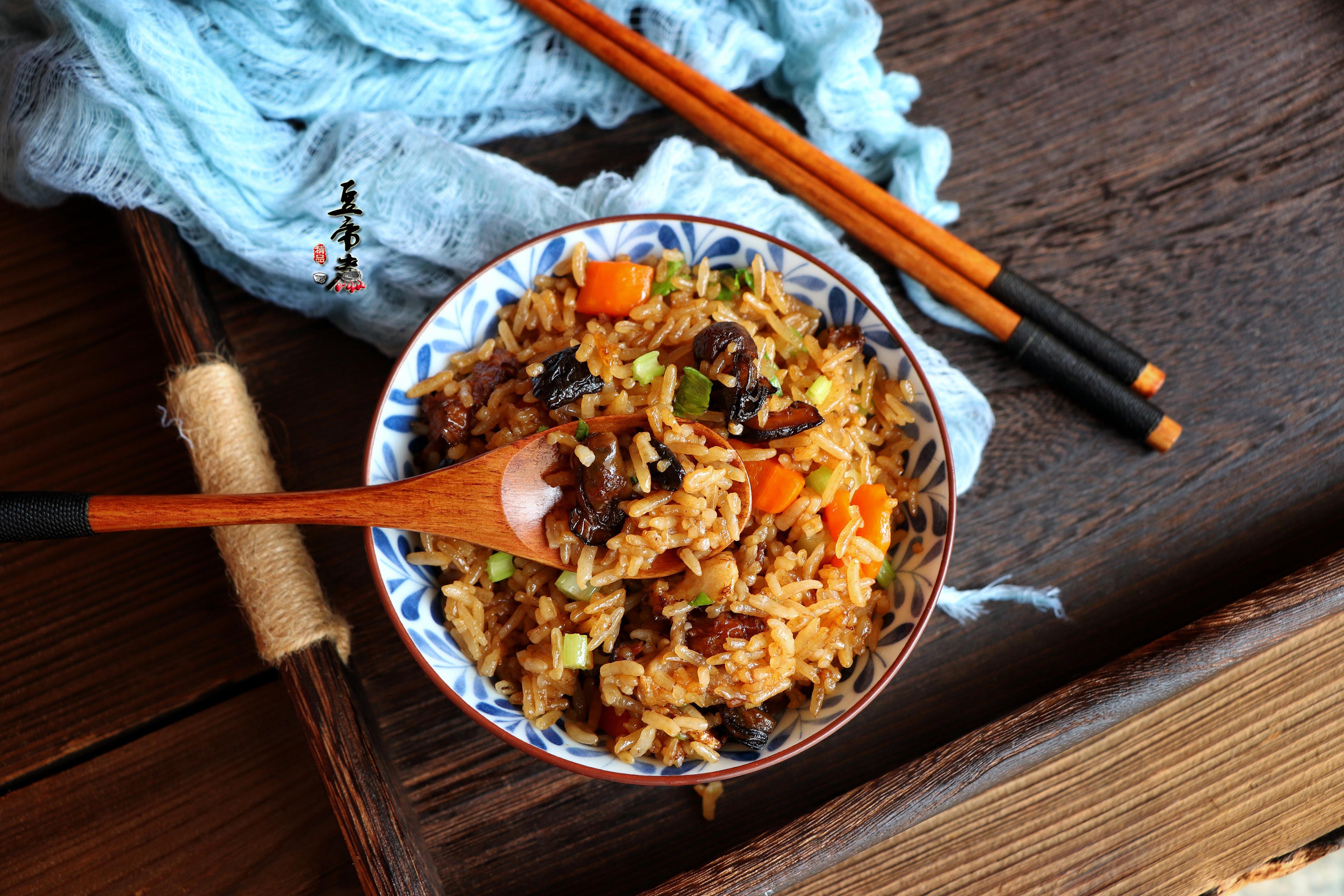 焖烧杯焖干米饭图片