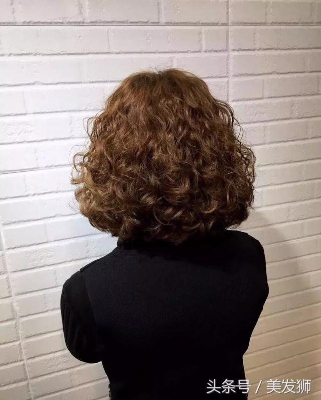 2018春节烫发必选今年的流行的狗年新发型全