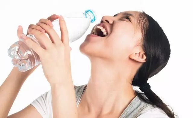 运动后大量饮水,不可以!