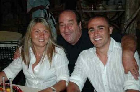 在中超拿一亿年薪,却开十万的车子,一心只爱4