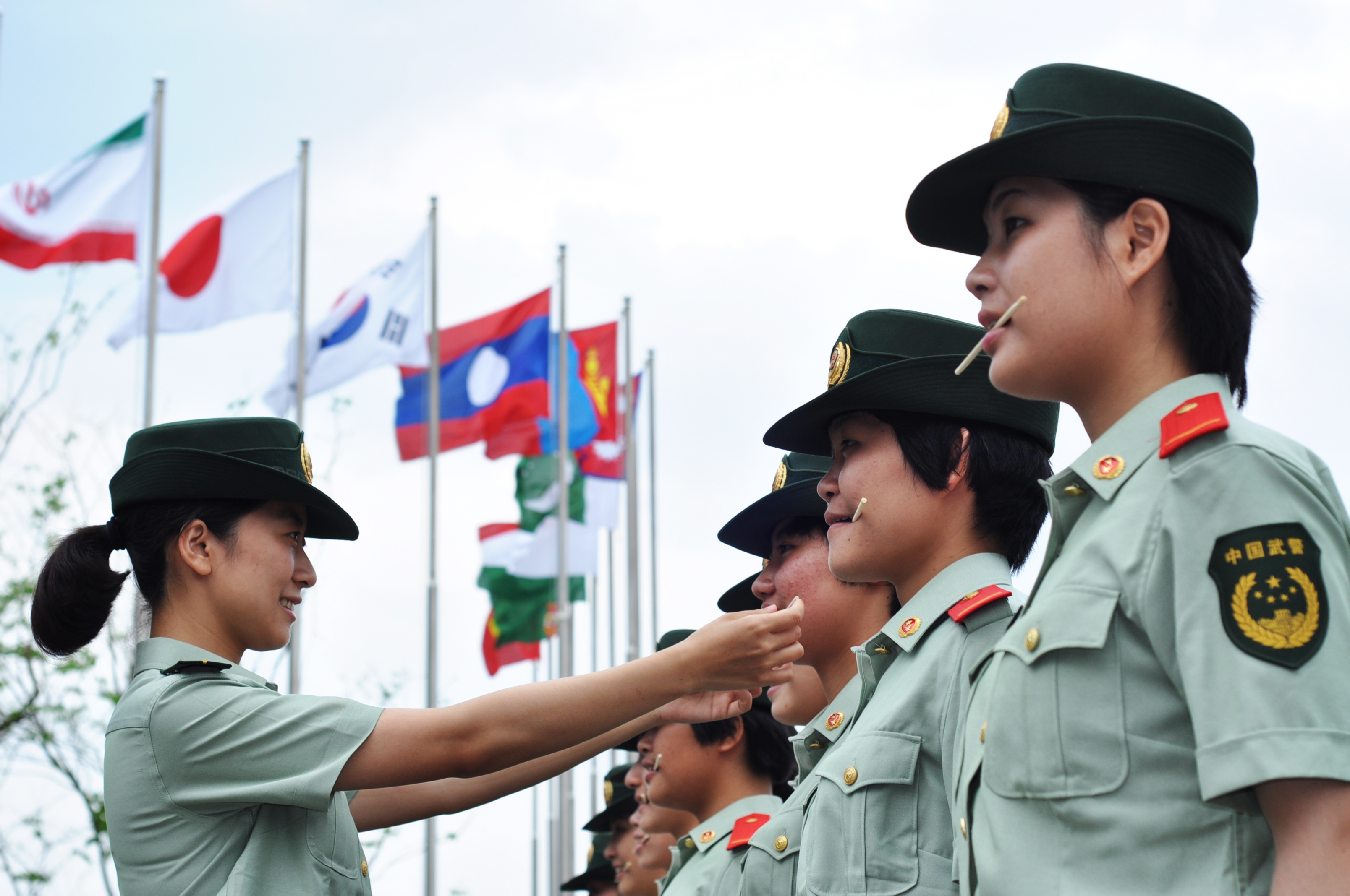 武警海南总队担负博鳌年会安保任务期间，执勤女兵进行训练。杨瑞明摄