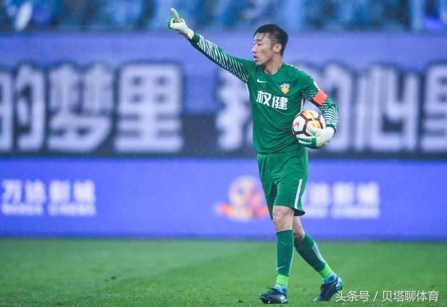 热议权健0-2鹿岛:日本球员喝完水拧上盖子,中超