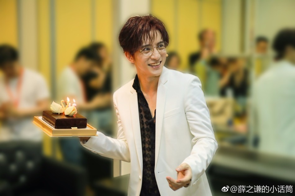 朱桢零点发文为薛之谦庆生 爆料风波中薛让其