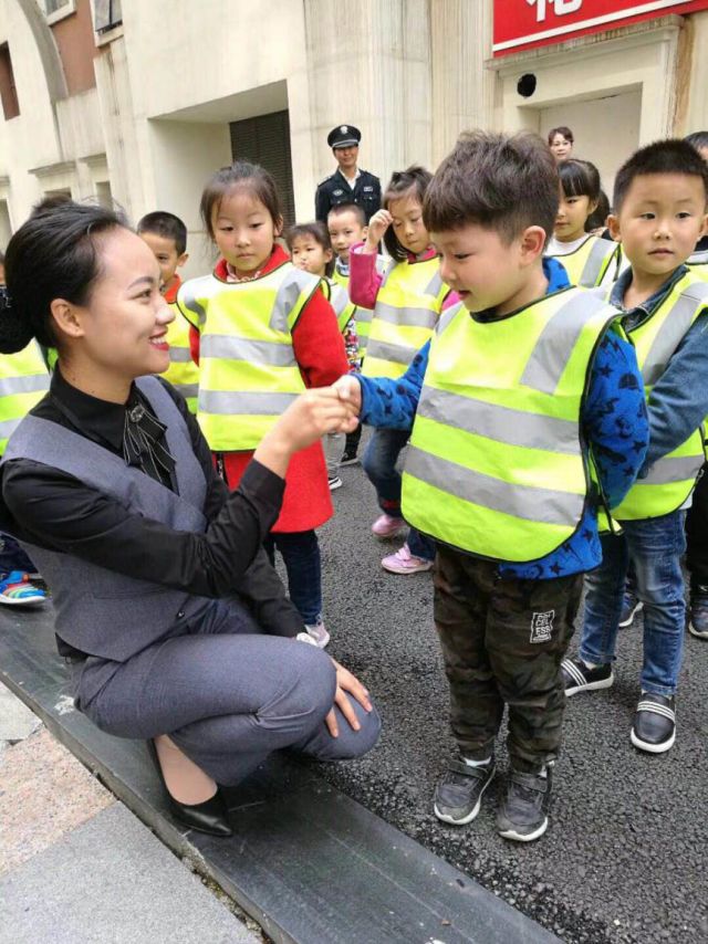 宏立城物业vip客服展示空乘级的贴心服务