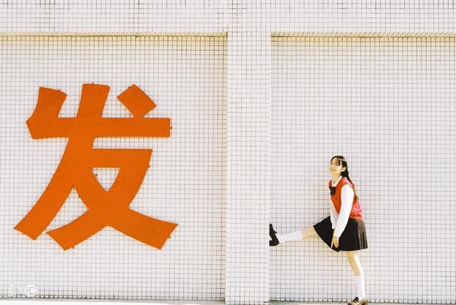 其实我们用初中数学知识就能对两只股票进行初