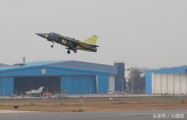 印度第9架LCA战机成功首飞,同时期的中国歼1