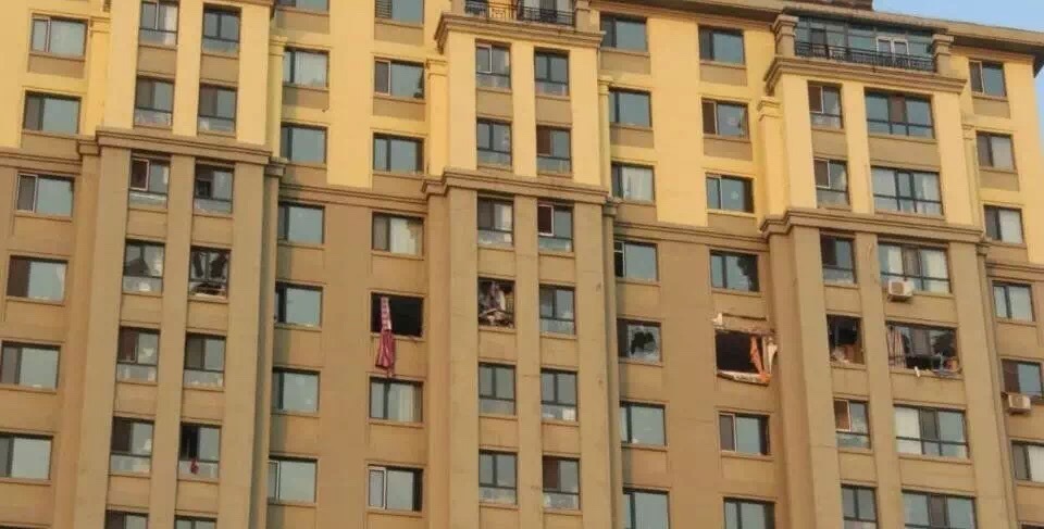 哈尔滨一高楼爆炸致3死 遇难者被气浪冲出楼外 哈尔滨一高楼爆炸致3死 遇难者被气浪冲出楼外