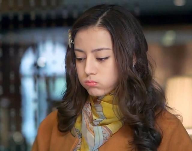 迪丽热巴的4张图片中,仅有一张是手绘图,真爱