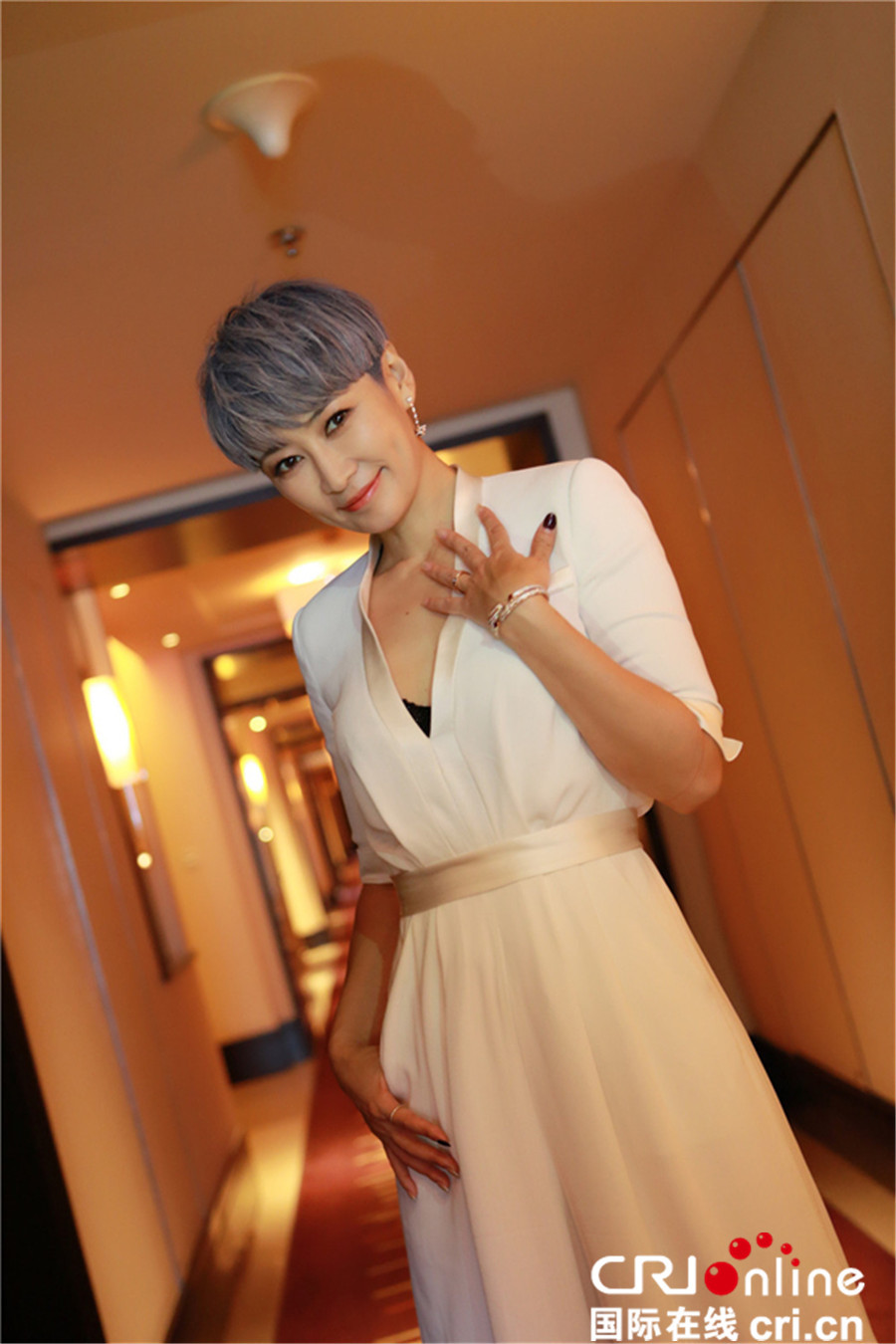 《极致追击》梁静送奥兰多神秘礼物 飚英语尽显国际范儿