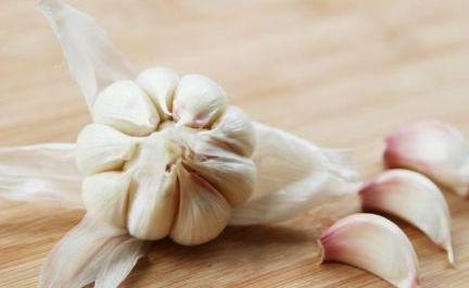大蒜是生吃好还是熟吃好?3大功效对比,快告诉