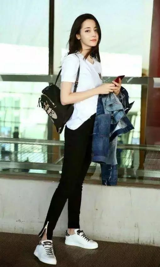 一向衣品很好的赵丽颖也被一条牛仔裤毁得原地