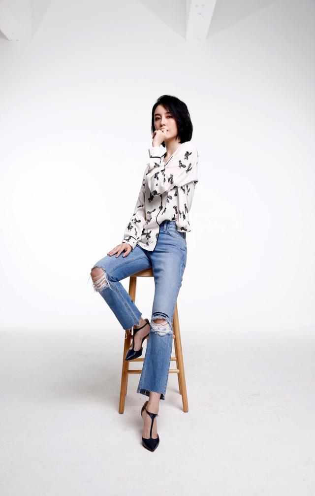 吕佳容最新写真大片 诠释行走的“简约少女”(图3) 吕佳容最新写真大片 诠释行走的“简约少女”(图3)