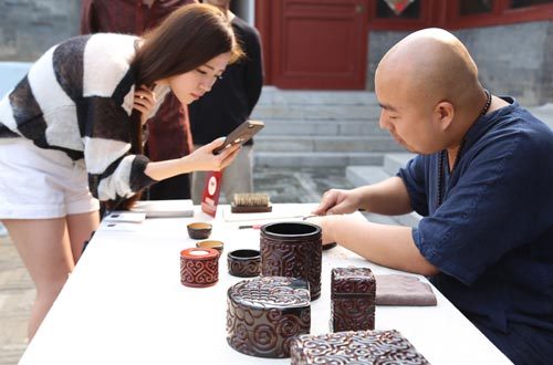 【喜迎十九大•文脉颂中华】创新表达方式 讲好非遗故事 【喜迎十九大•文脉颂中华】创新表达方式 讲好非遗故事