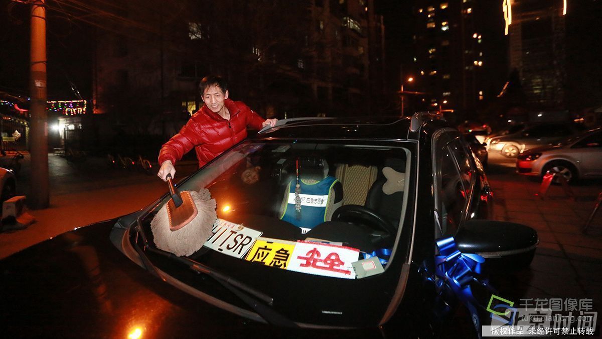 初六深夜 志愿者老刘的义务接站之路 初六深夜 志愿者老刘的义务接站之路