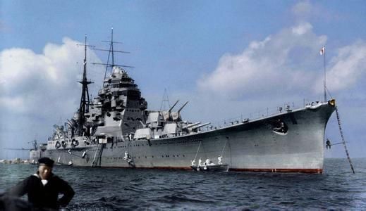 日本海军在上海附近舰队包括,凤翔,龙骧,加贺,神威等4艘航母,还有出云