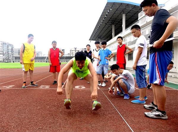竹山县擂鼓镇中心小学开展暑期业余训练