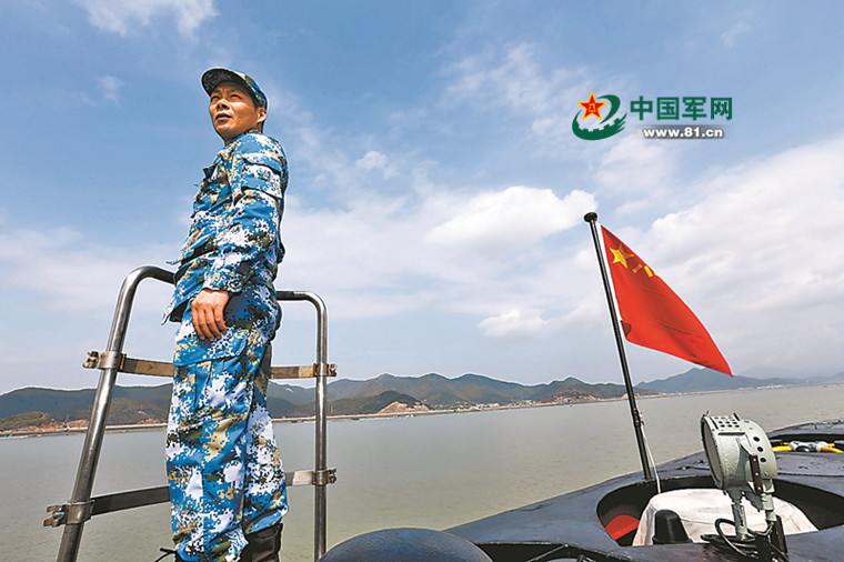 《解放军报》报道,军队人大代表,海军东海舰队某潜艇支队副支队长华明
