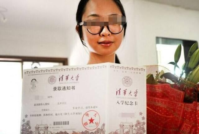 学霸女孩高考考了280分,查了监控后,学校破格