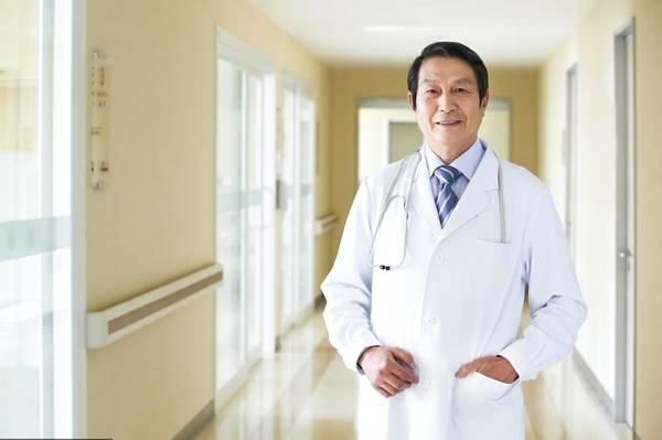 颈椎病神经被压迫会出现哪些症状?中医上应该