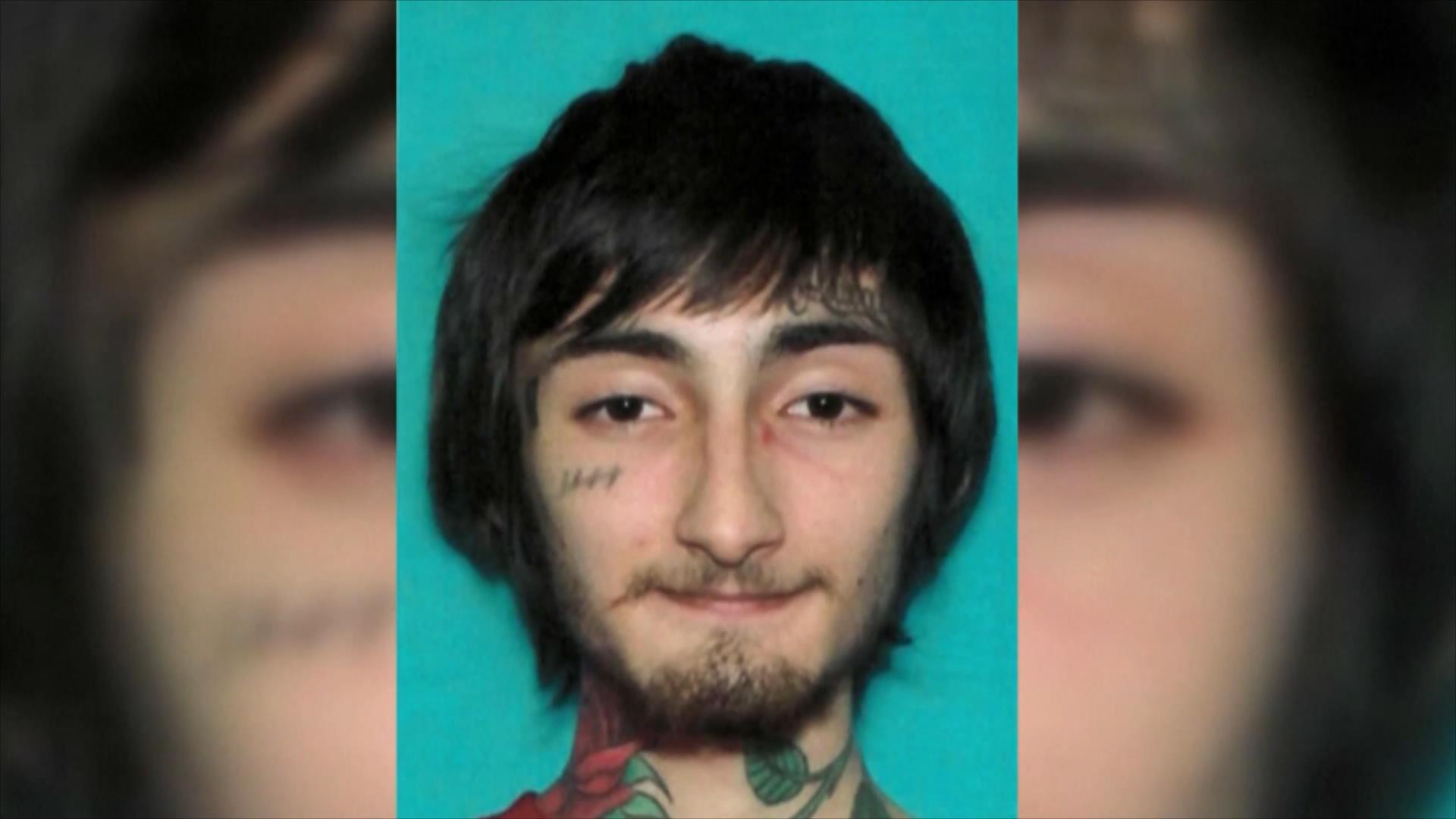 美国“独立日”游行枪击事件 嫌疑人曾考虑第二次袭击