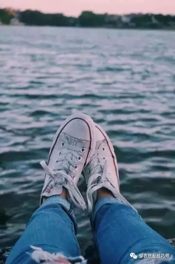 女人过了25岁,要学会扔掉这5件衣服!破洞牛仔