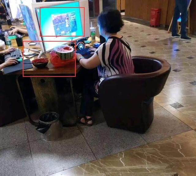 DNF孙子和媳妇吵架奶奶帮忙混团 肥宅:地下城