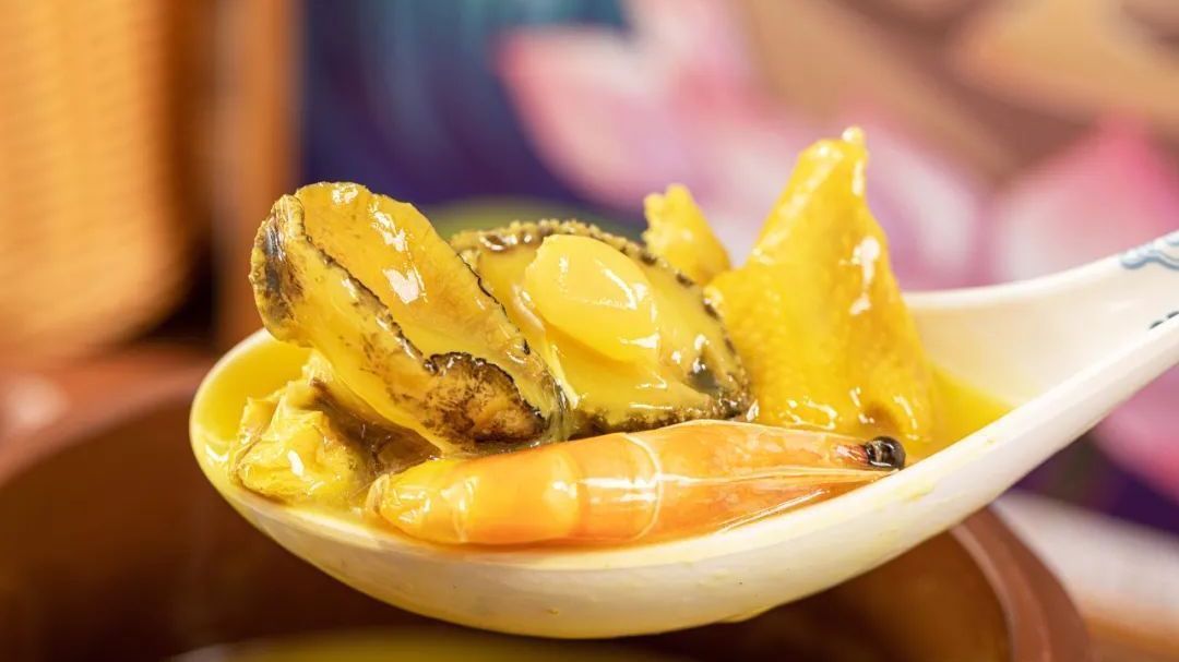 餐饮界的“美容院”！大只鲍鱼+花胶滋补金汤