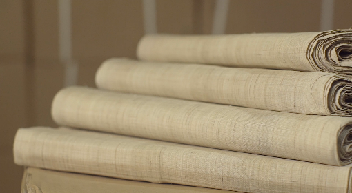 夏布轻如蝉翼,薄如宣纸,平如水镜,细如罗绢.