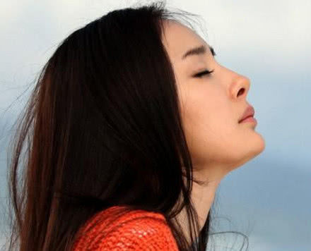 女星侧脸谁最美?范冰冰霸气,杨幂精致,就服她